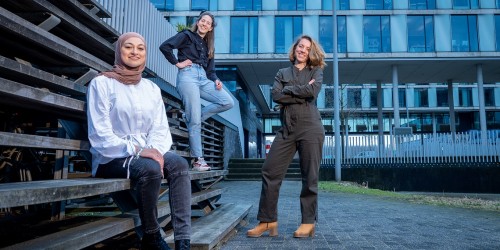 Sisters in Science, vlnr Noor, Mimi, Lotte (credits, Rob ter Bekke).jpg